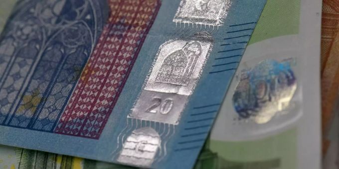 Neue Merkmale - Menge an Falschgeld in Europa geht zurück