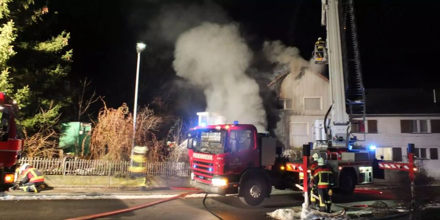 Löscharbeiten in Berneck SG.