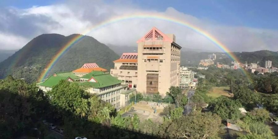 Der Regenbogen erstrahlte von 6.57 Uhr bis 15.55 Uhr.