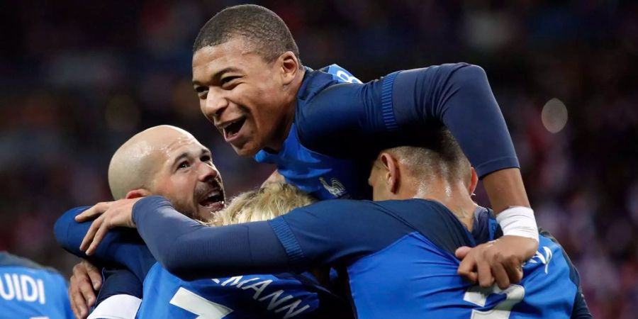 Frankreich holt sich den Gruppensieg vor Schweden und Holland. «Les Bleus» verfügen über eine starke junge Generation mit Mbappé und Démbele und wollen nach dem verlorenen EM-Final 2016 wieder vorne angreifen.