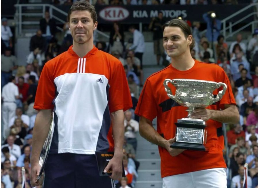 In Australien gewinnt der «Maestro» erstmals 2004: Marat Safin schlägt er 7:6, 6:4, 6:2.