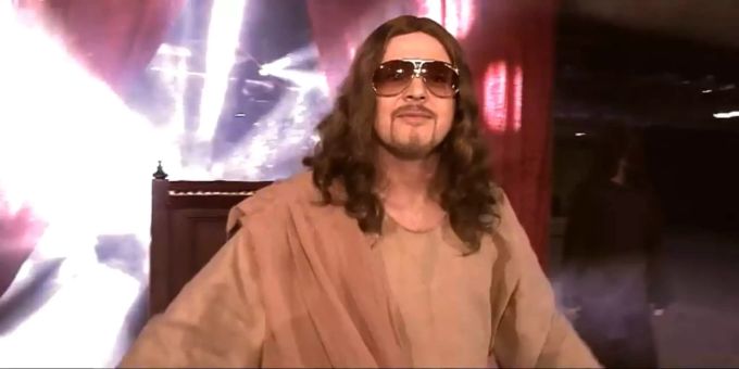 In seinem Comeback-Video präsentiert sich Raab als Jesus, der im Wasser einbricht. In seinem Comeback-Video präsentiert sich Raab als Jesus, der im Wasser einbricht.