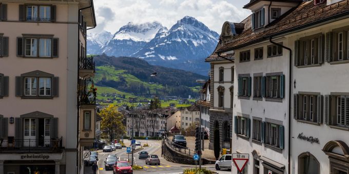Im Zentrum der Gemeinde Schwyz. - -- Im Zentrum der Gemeinde Schwyz. - --