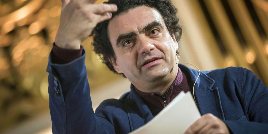 Rolando Villazon liest englische, französische, italienische und spanische Bücher.