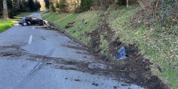 Ammerswil: Auto bei Ausweichmanöver von Strasse abgekommen