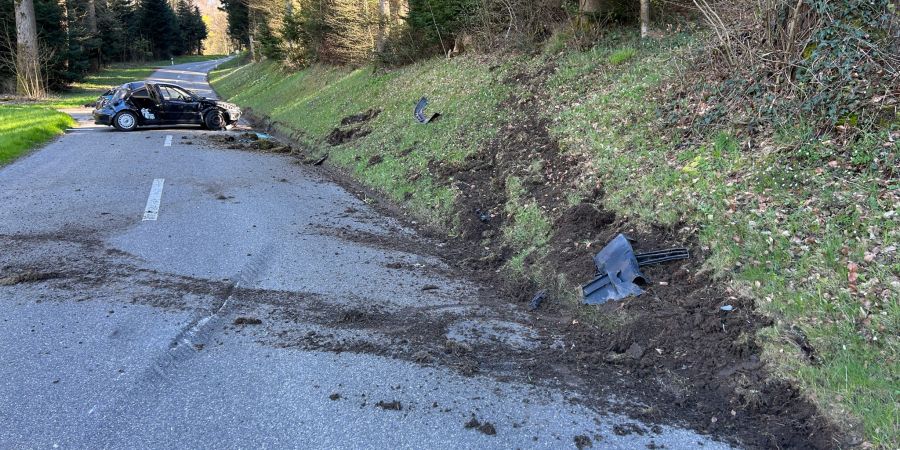 Ammerswil: Auto bei Ausweichmanöver von Strasse abgekommen
