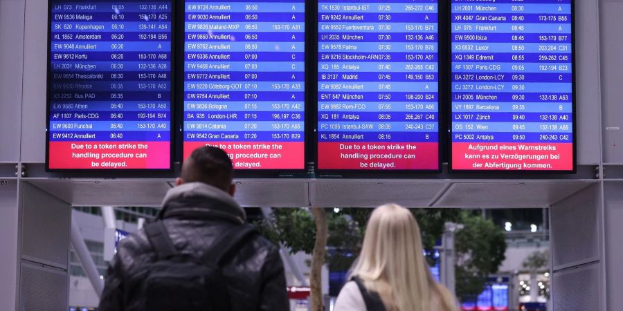 Die Gewerkschaft Verdi hat zu Warnstreiks an drei Flughäfen aufgerufen.