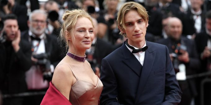 In Cannes - Uma Thurman legt Red-Carpet-Auftritt mit Sohn Levon hin