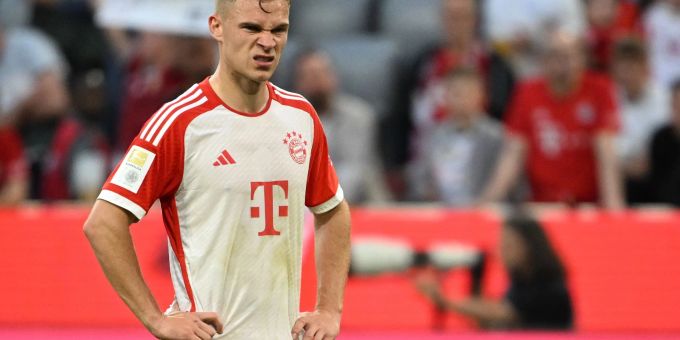 Joshua Kimmich hat die Vereinsführung des FC Bayern für den Ablauf der Trennung von Oliver Kahn und Hasan Salihamidzic kritisiert. Joshua Kimmich hat die Vereinsführung des FC Bayern für den Ablauf der Trennung von Oliver Kahn und Hasan Salihamidzic kritisiert.