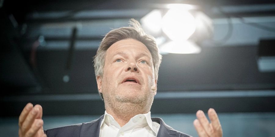 Wirtschaftsminister Robert Habeck bezeichnet das umstrittene Gebäudeenergiegesetz als Meilenstein.