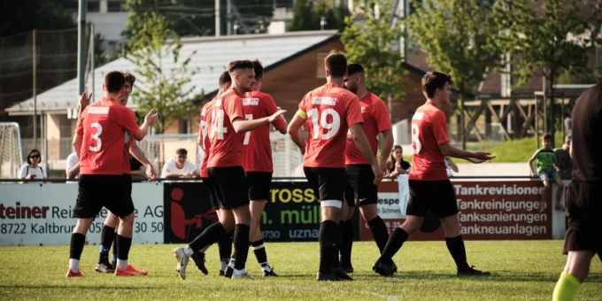 Fussball - FC Uznach gewinnt zu Hause gegen den FC Diepoldsau-Schmitter