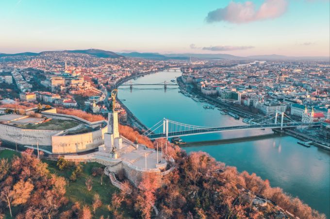 Besonders beliebt für Städtetrips: Budapest mit seiner historischen Architektur. Budapest