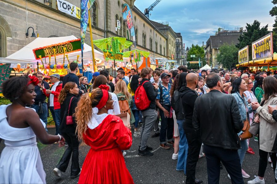 Unzählige Besucher am «Caliente»-Festival in Zürich.