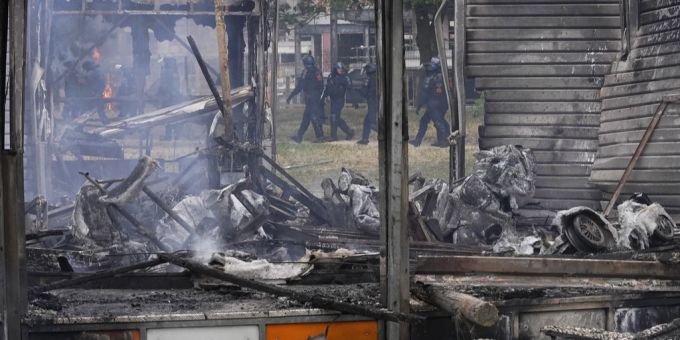In Paris - Krawalle nach Trauermarsch für getöteten Jugendlichen