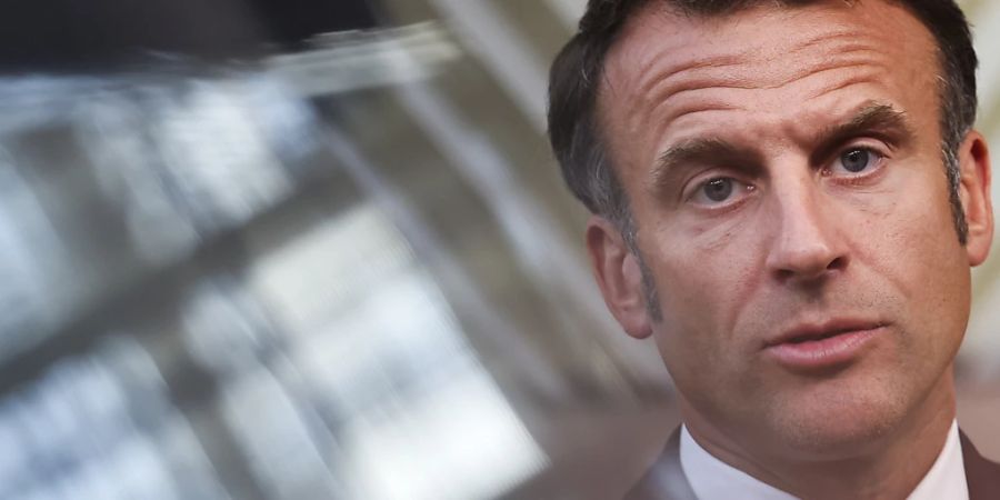 Emmanuel Macron, Präsident von Frankreich, spricht mit Journalisten während des dritten EU-Gipfel mit Staaten aus Karibik und Lateinamerika. Foto: Geert Vanden Wijngaert/AP