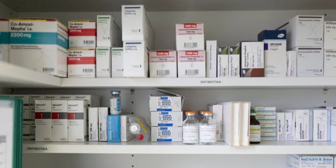 Antibiotika werden laut einem britischen Top-Mediziner heutzutage viel zu oft verschrieben. Antibiotikaresistenz