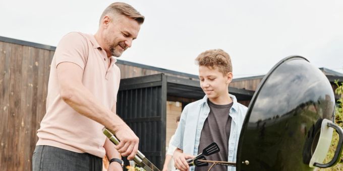 Die Beziehung zwischen Vater und Sohl will gepflegt werden. Vater und Sohn