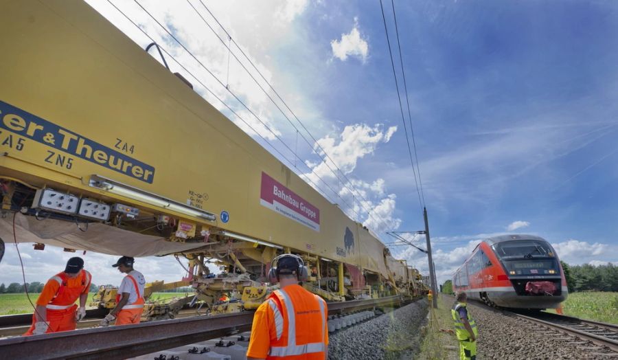 Fast 70 Prozent der ICE- und IC-Züge würden aktuell durch mindestens eine Baustelle fahren.