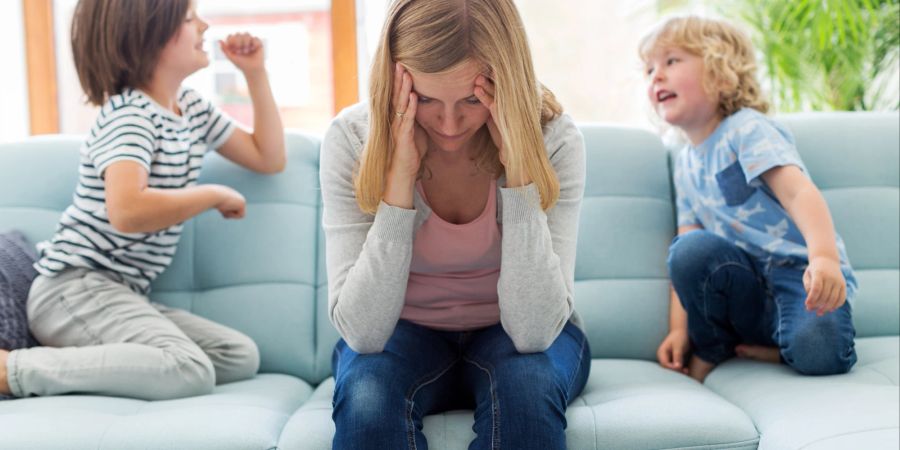Der Familienalltag verlangt Eltern oft viel ab, sodass es nicht immer leicht ist, ruhig zu bleiben.