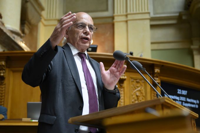 Bundesrat Ueli Maurer spricht waehrend der Sommersession der Eidgenoessischen Raete, am Mittwoch, 8. Juni 2022 im Nationalrat in Bern. (KEYSTONE/Anthony Anex) PARLAMENT, NATIONALRAT, SESSION, SOMMERSESSION,