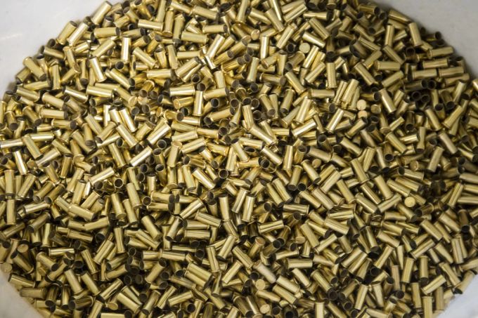 Eingesammelte Hülsen aus der Ukraine werden von Kelly zu einer rieseigen Glocke gegossen (Archivbild). kelly