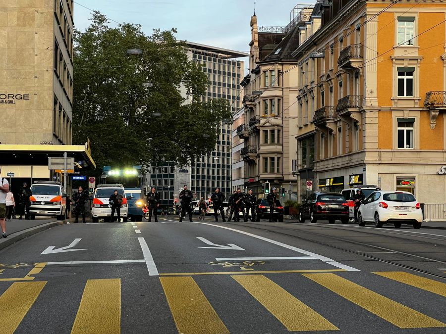 Die Polizei toleriert den Protest.