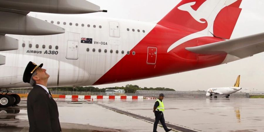 Die australische Fluggesellschaft Qantas hebt die Pflicht zur Mund-Nasen-Bedeckung für die Crews und Passagiere auf gewissen Flügen auf. (Archivbild)