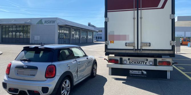 Lenzburg AG / A1: Kollision zwischen Auto und Lastwagen