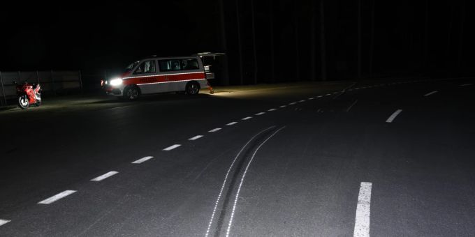 Sufers: Herrschaft über das Motorrad verloren Sufers: Herrschaft über das Motorrad verloren