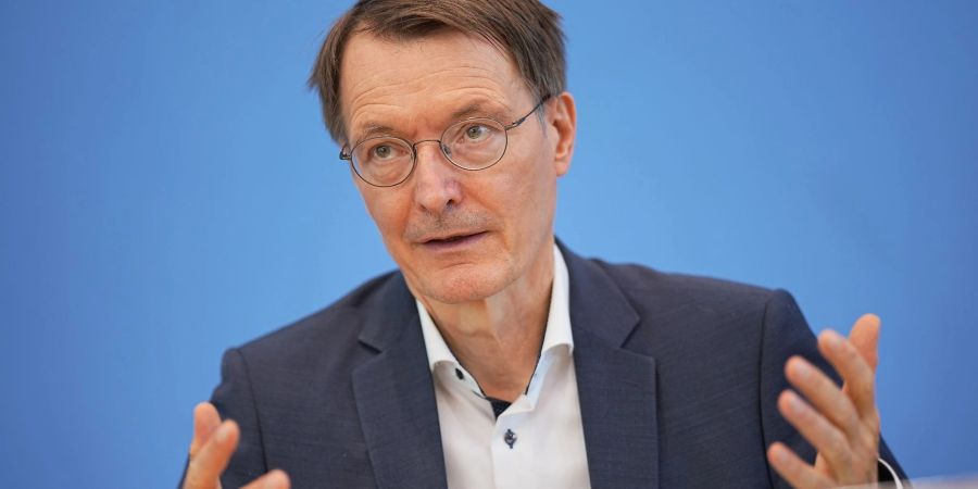 Bundesgesundheitsminister Karl Lauterbach (SPD) bei einer Pressekonferenz zur Corona-Lage in Berlin.