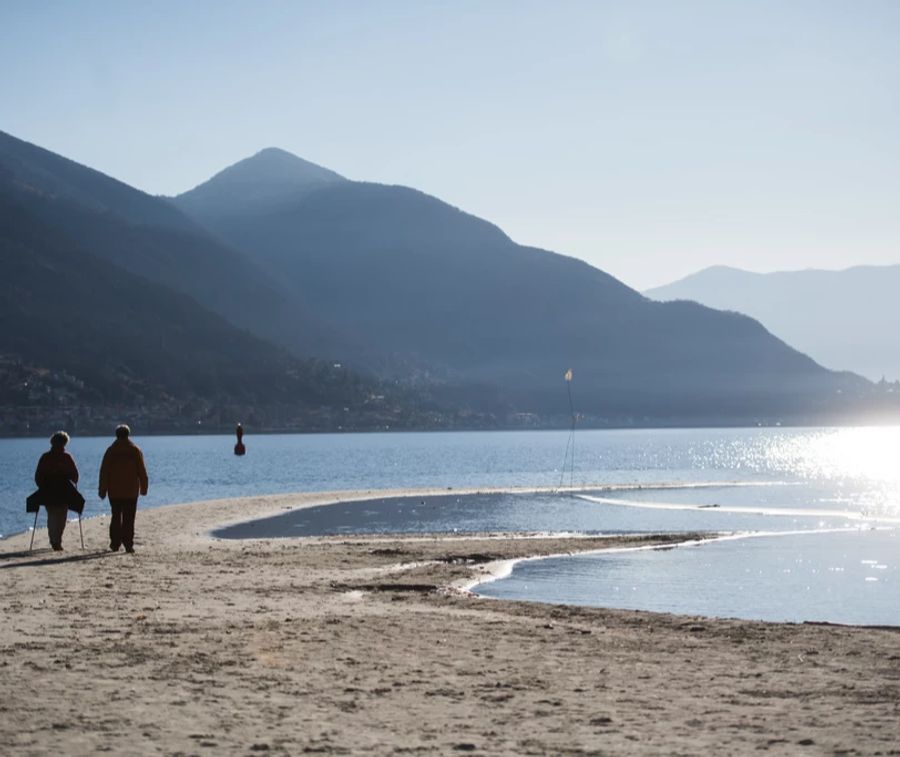 Der Lago Maggiore im Tessin wies bereits im Februar einen tiefen Wasserstand auf. Der Grenzsee speist den italienischen Fluss Po.