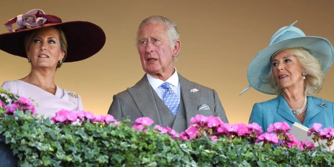 Sophie von Wessex (l.), Prinz Charles und Herzogin Camilla am ersten Tag des Royal Ascot. Sophie von Wessex (l.), Prinz Charles und Herzogin Camilla am ersten Tag des Royal Ascot.