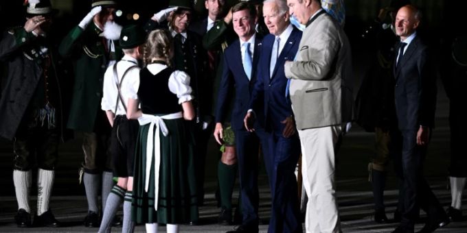 US-Präsident Joe Biden und Markus Söder mit Trachtlern US-Präsident Joe Biden und Markus Söder mit Trachtlern