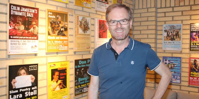 Daniel Neukom, Präsident der Szene Kloten, setzt sich seit vielen Jahren für ein vielfältiges kulturelles Angebot für die Bevölkerung ein, zusammen mit Regula Kaeser Stöckli, der Stadträtin. Daniel Neukom, Präsident der Szene Kloten