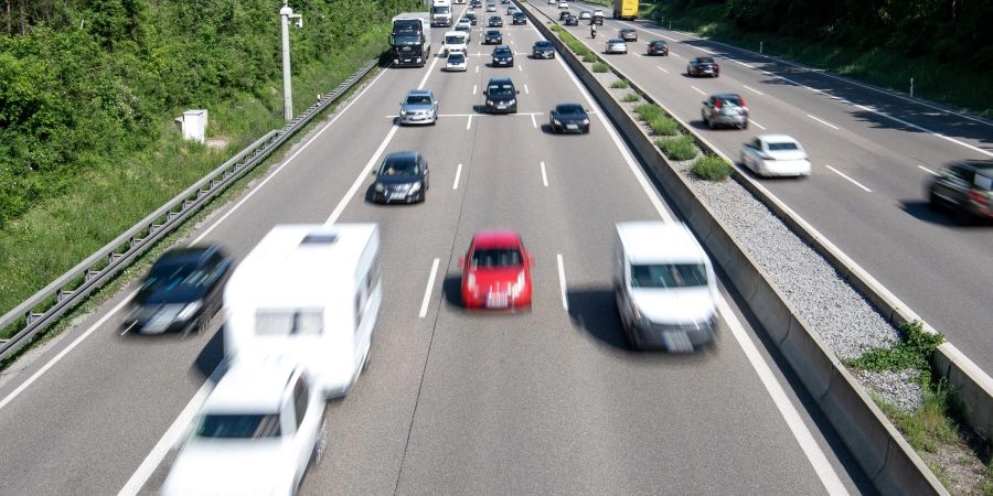 Hin und her und her und hin: Bei stärkerem Verkehr suchen manche ihren vermeintlichen Vorteil im Lückenspringen.