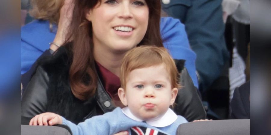 Prinzessin Eugenie und ihr Sohn August verfolgten den Festzug zum Thronjubiläum.