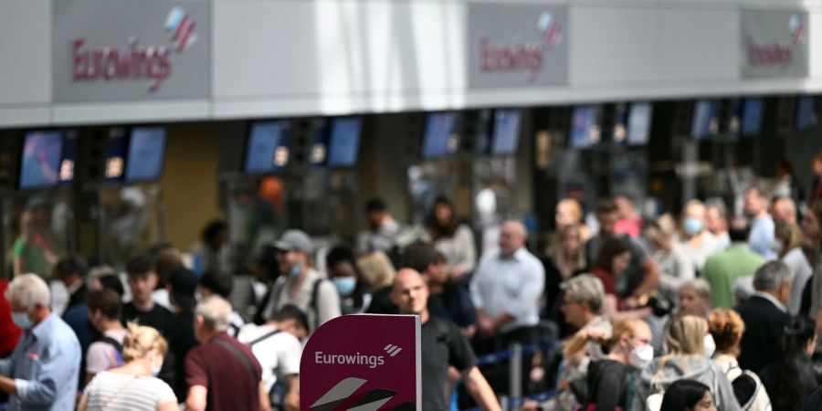 Wegen Personalproblemen hatte die Airline Eurowings zahlreiche Verbindungen an den beiden grössten Flughäfen Nordrhein-Westfalens gestrichen.