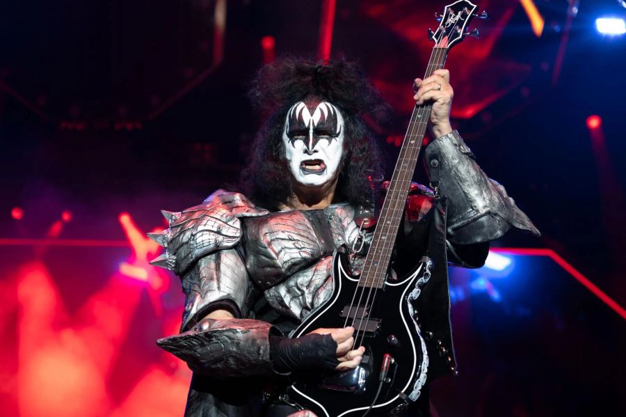 Kiss 300 Millionen