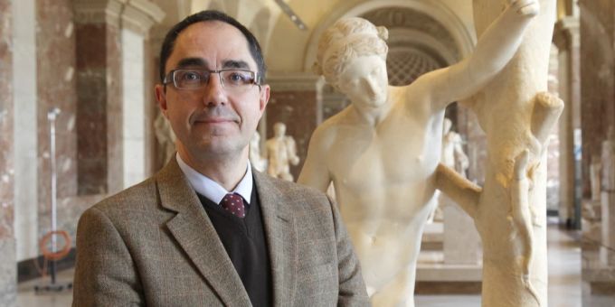 Ex-Präsident des Louvre, Jean-Luc Martinez wird des bandenmässigen Betrugs im Antikhandel bezichtigt. Louvre