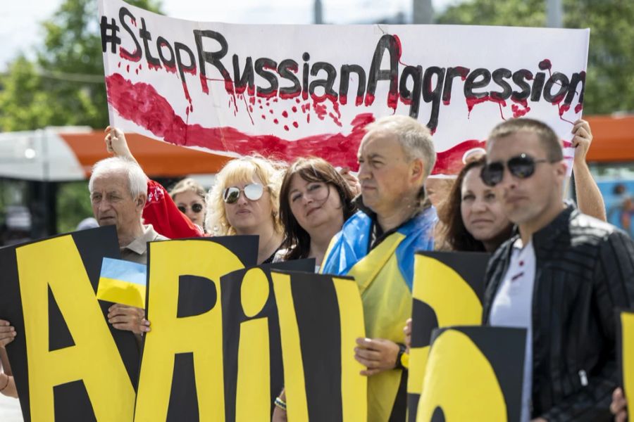 In der Schweiz wird Russland von 60 Prozent der Befragten negativ wahrgenommen. Abgebildet: Demonstranten in Genf.