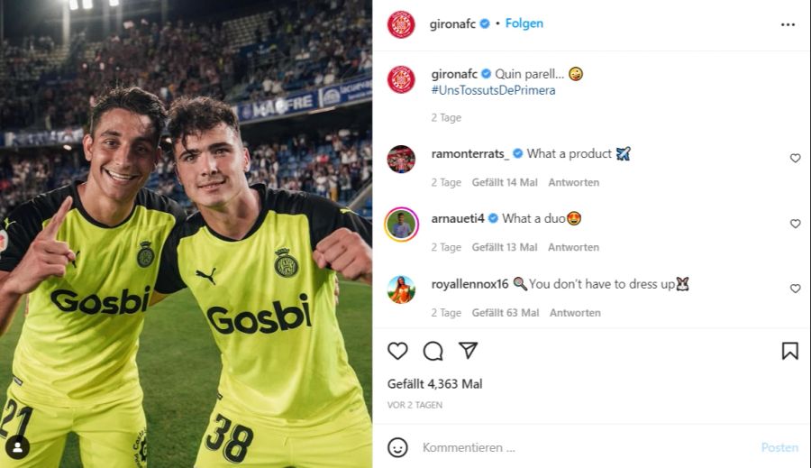 Ramon Terrats (l.) und Arnau Martinez greifen beide ein, als die Fotografin vom Busdach fällt.