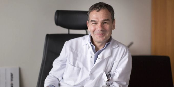 René Prêtre leitete die Abteilung für Herzchirurgie am CHUV in Lausanne für zehn Jahre. rené prêtre