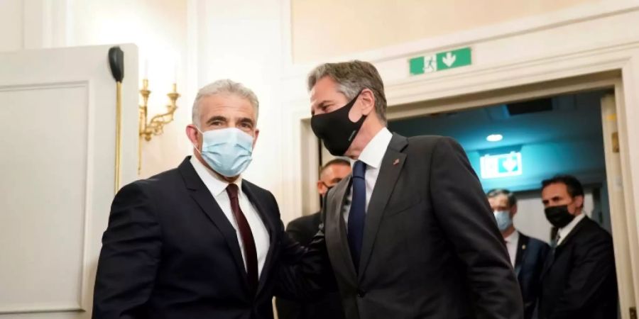 Lapid (l.) und Blinken bei ihrem Treffen in Rom