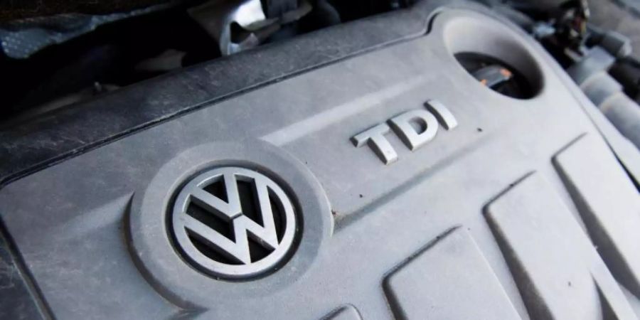 Ein Volkswagen Touran mit einem vom Abgas-Skandal betroffenen 2.0l TDI Dieselmotor vom Typ EA189. Foto: picture alliance / dpa