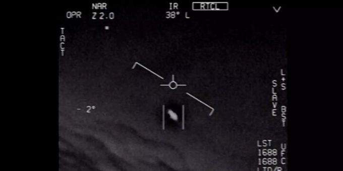 Das Standbild eines vom US-Verteidigungsministerium veröffentlichten Videos zeigt ein unidentifiziertes Flugobjekt, das von Piloten der US-Marine gesichtet wurde. Foto: U.S. Department of Defense/dpa Das Standbild eines vom US-Verteidigungsministerium veröffentlichten Videos zeigt ein unidentifiziertes Flugobjekt, das von Piloten der US-Marine gesichtet wurde. Foto: U.S. Department of Defense/dpa