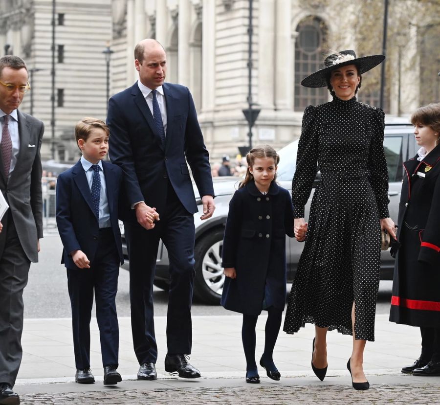 Sogar Tauchstunden sollen George, Charlotte und Louis in ihrer neuen Schule nehmen.