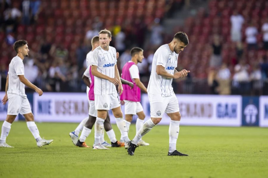 In der Super League liegt der Meister nach drei Runden auf dem letzten Platz.