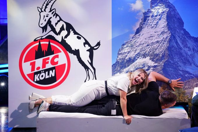 Beatrice Egli spielte zusammen mit Ex-Kicker Lukas Podolski. Beatrice Egli