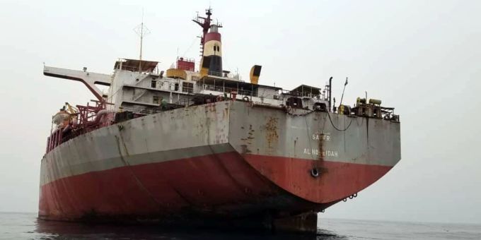 Der marode Öltanker «FSO Safer» liegt seit Jahren vor der Küste des Jemen. Der marode Öltanker «FSO Safer» liegt seit Jahren vor der Küste des Jemen.