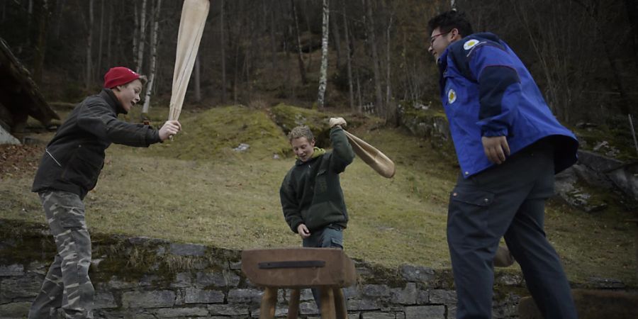 Traditionelles Kastanienschlagen in Bondo: Der Schweizer Heimatschutz würdigt die Wiederbelebung der Kastanienkultur in der italienischen Schweiz mit dem Schulthess Gartenpreis 2022. (Archivbild)